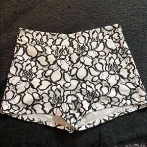 🌺 EXPRESS SIZE 0 FLORAL LACE SHORT